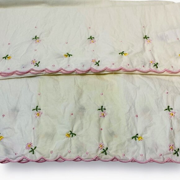 VTG Laura Ashley Pillowcases Embroidered Floral Scalloped Stdrd White Pink FLAW - Picture 6 of 6
